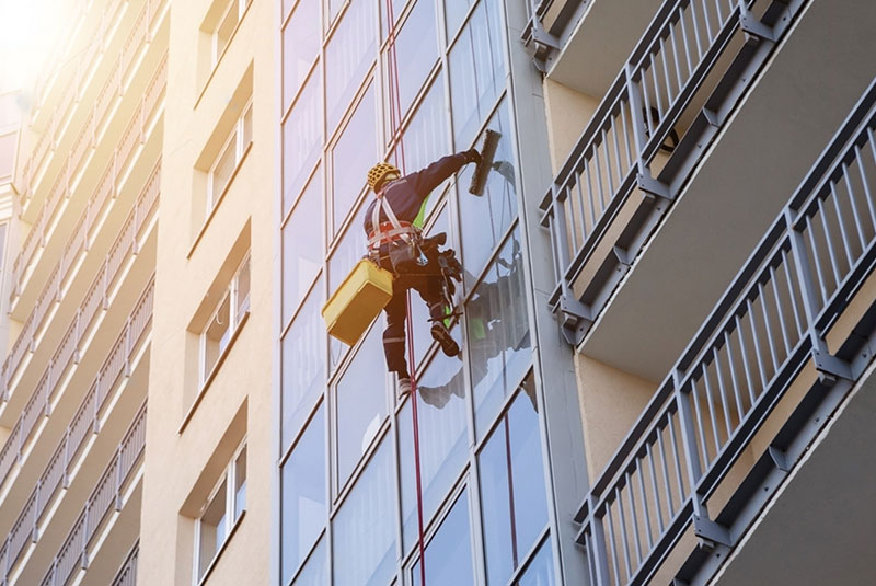 How to eliminate the safety hazards of facade cleaning?